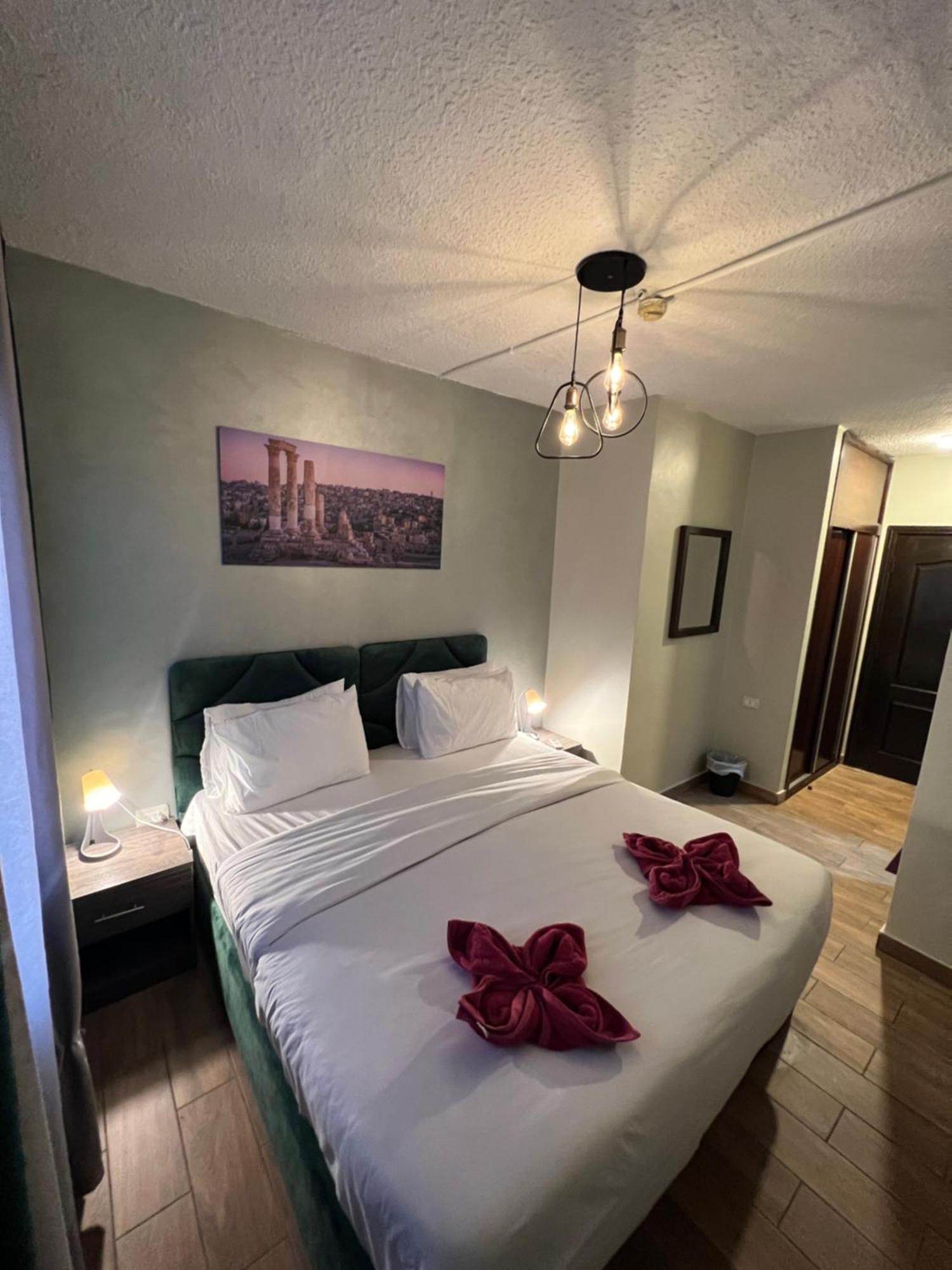 Sandra Hotel *