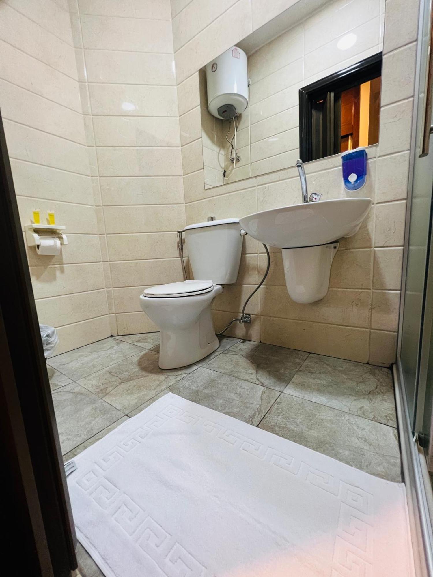 Sandra Hotel *